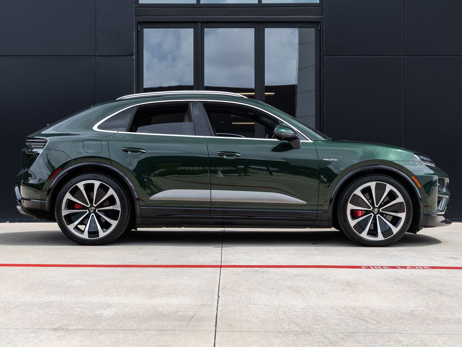 2024 Porsche Macan Turbo Electric