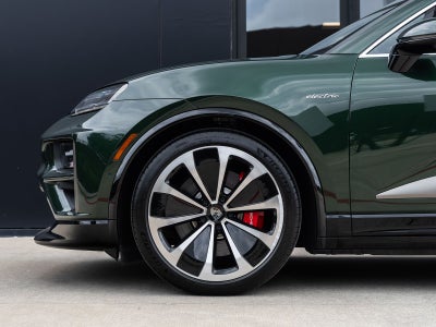 2024 Porsche Macan Turbo Electric