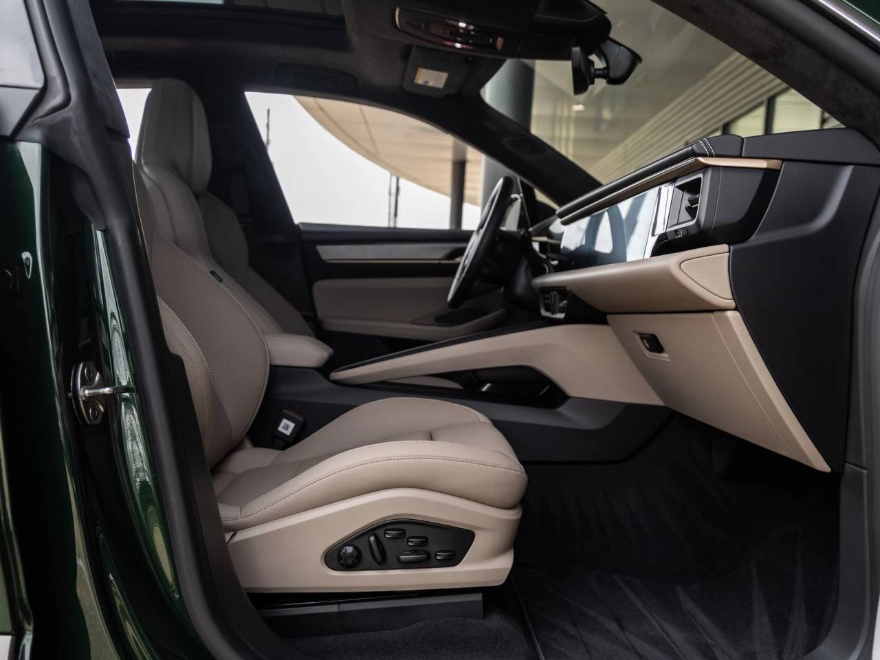 2024 Porsche Macan Turbo Electric