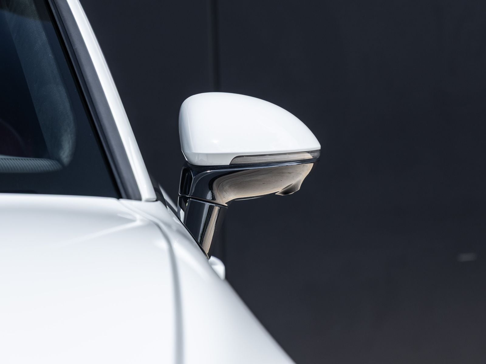2025 Porsche Macan Turbo Electric