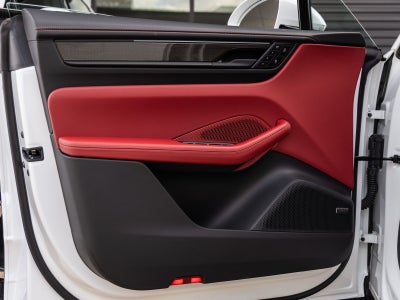 2025 Porsche Macan Turbo Electric