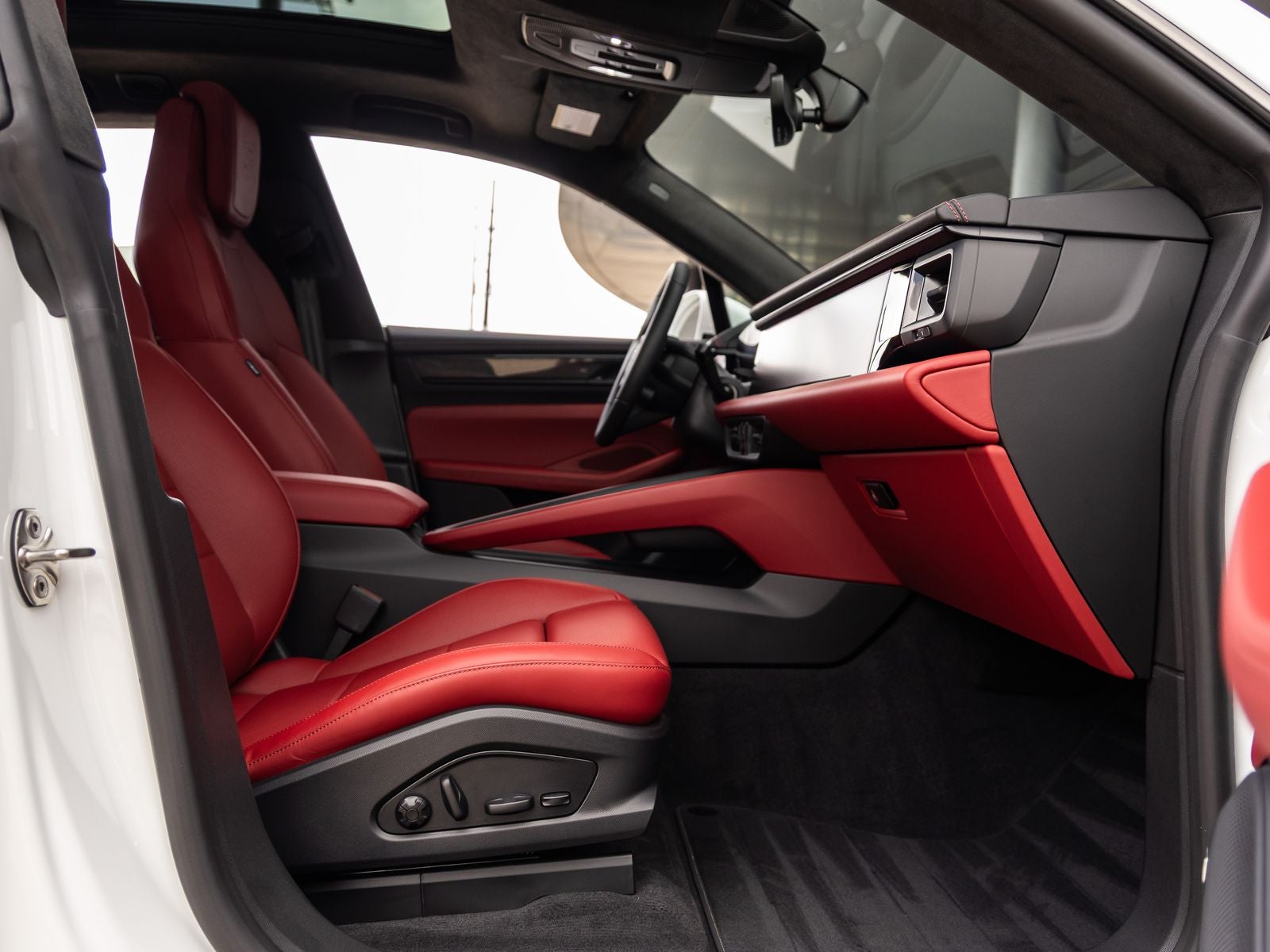 2025 Porsche Macan Turbo Electric