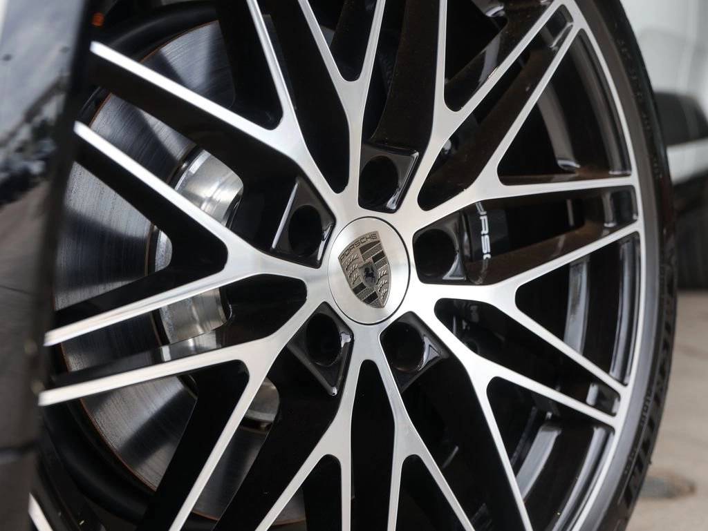 2025 Porsche Macan Turbo Electric