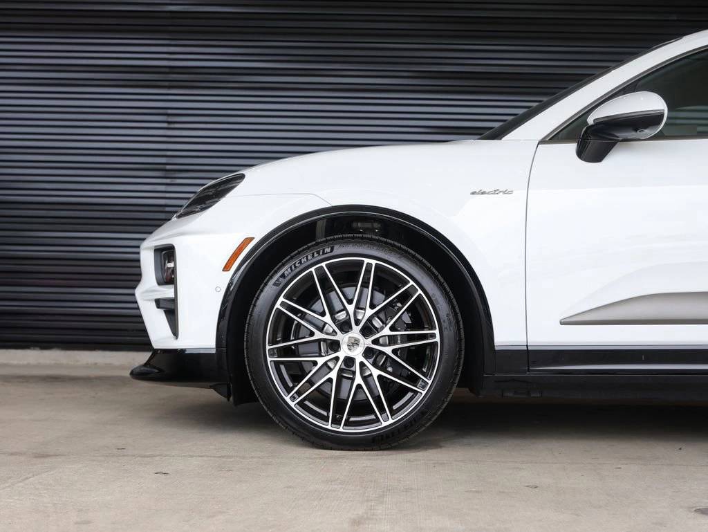 2025 Porsche Macan Turbo Electric