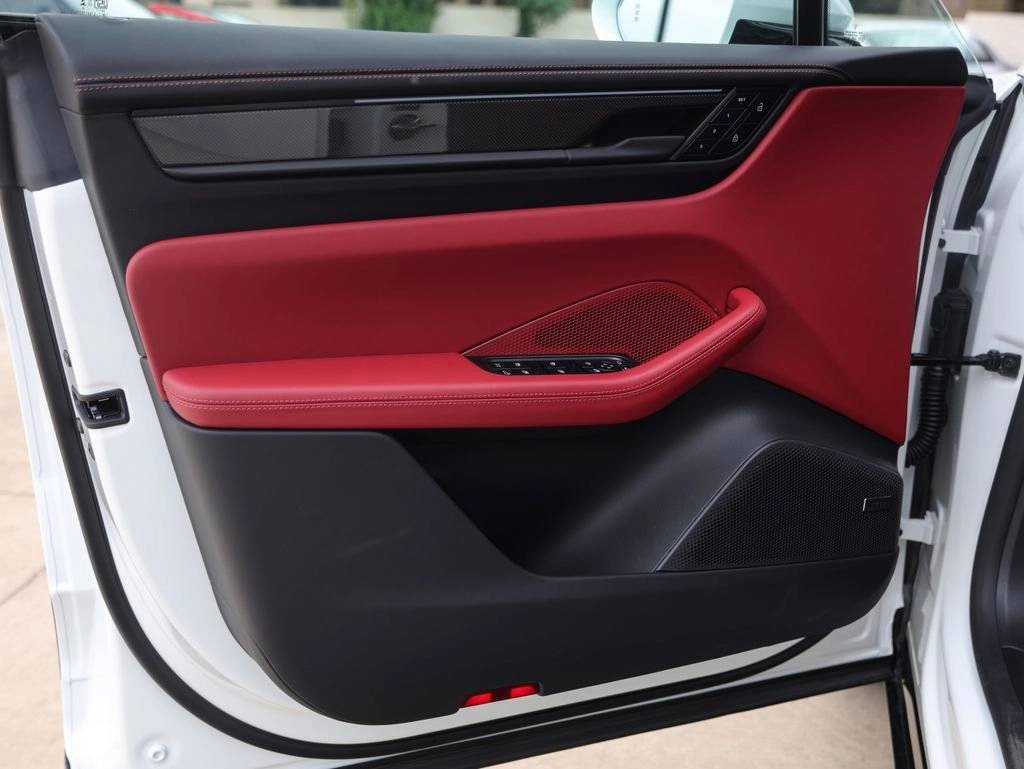 2025 Porsche Macan Turbo Electric