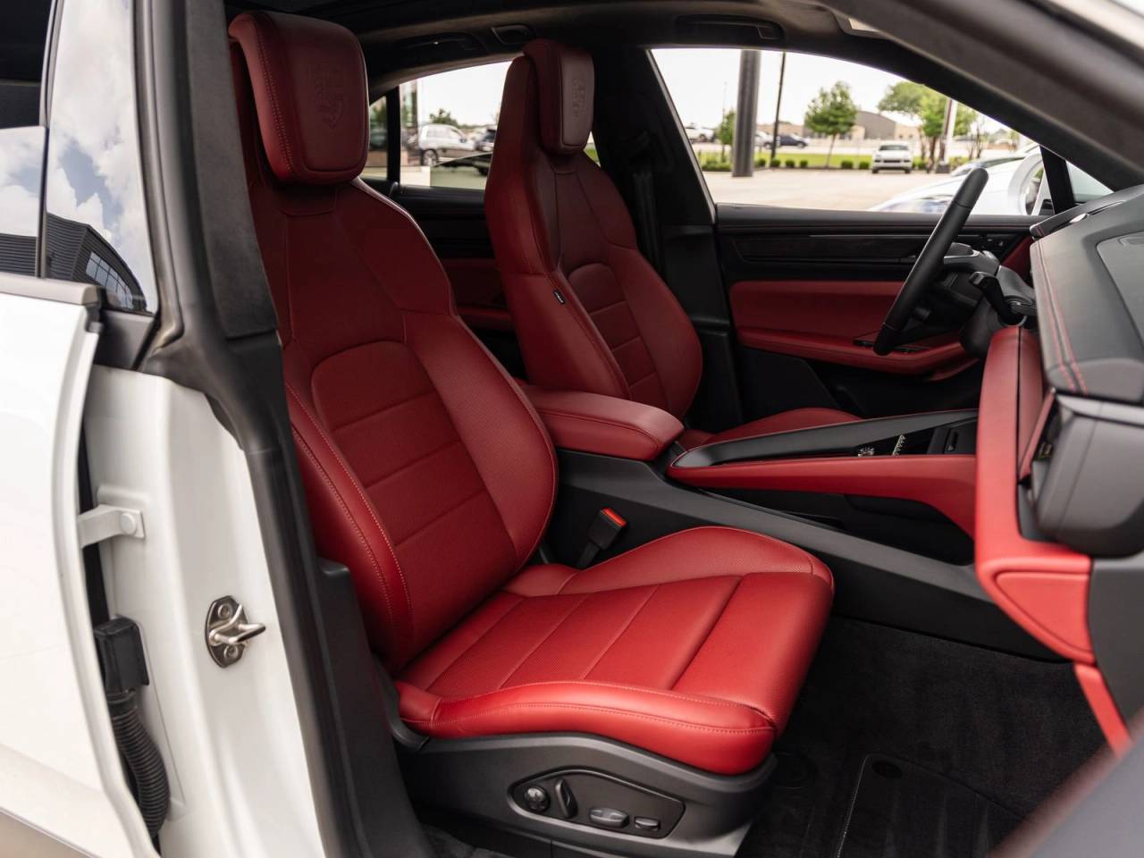 2025 Porsche Macan Turbo Electric