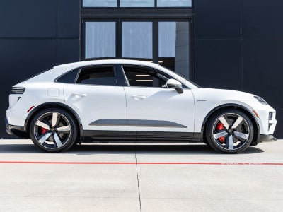 2026 Porsche Macan Macan Turbo Electric