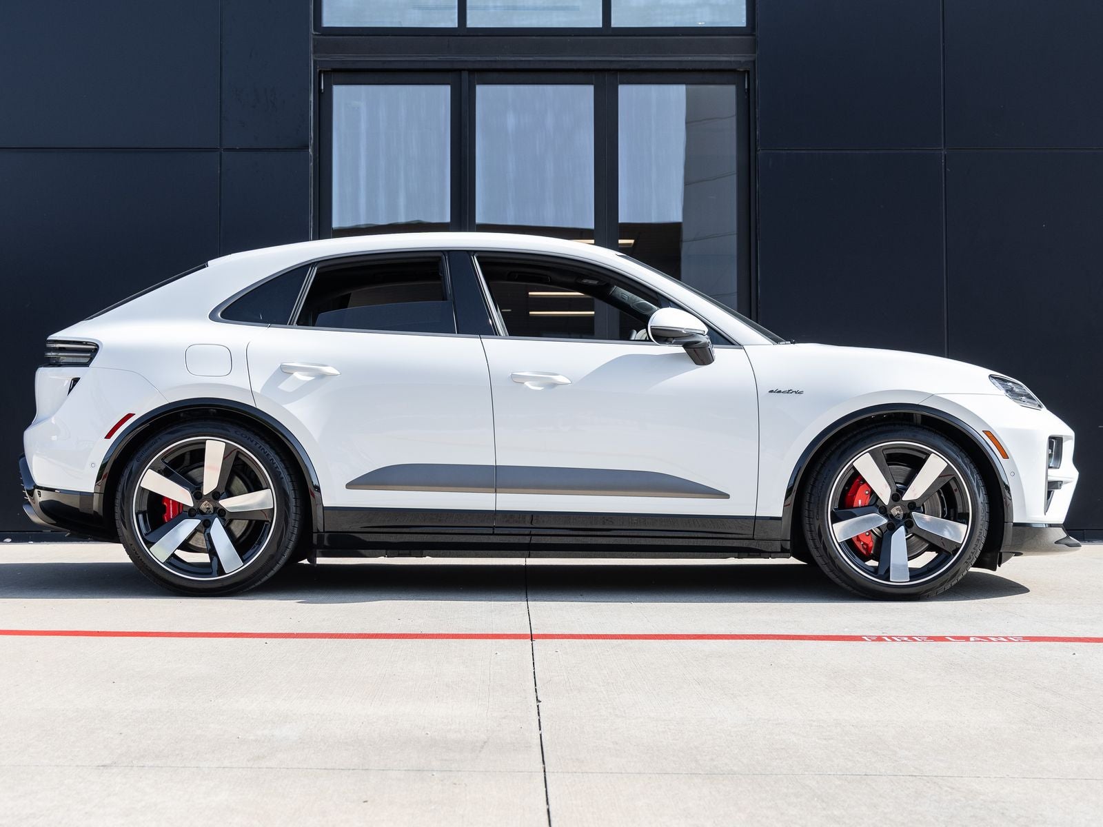 2026 Porsche Macan Macan Turbo Electric