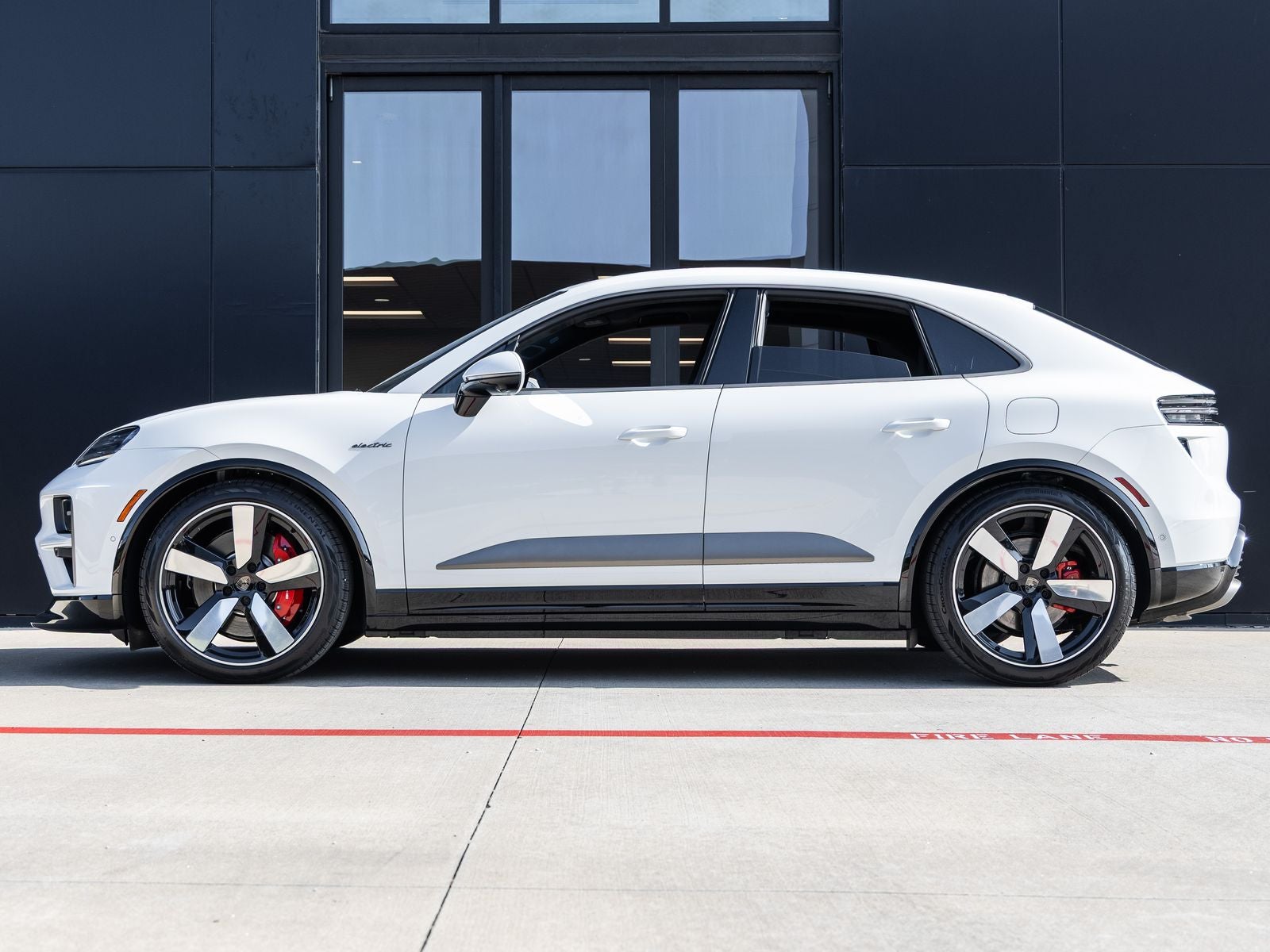 2026 Porsche Macan Macan Turbo Electric