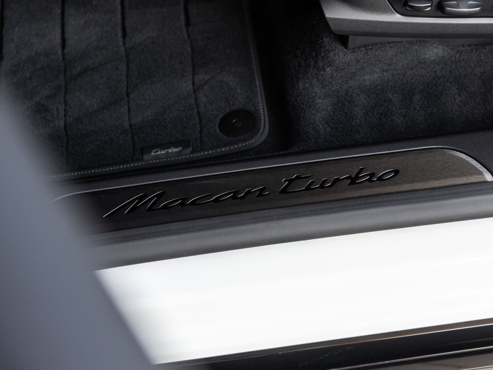 2026 Porsche Macan Macan Turbo Electric