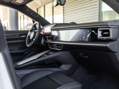 2026 Porsche Macan Macan Turbo Electric