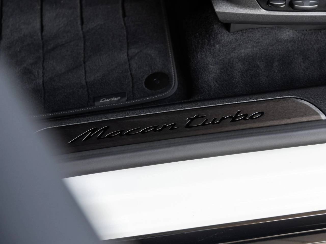 2026 Porsche Macan Macan Turbo Electric