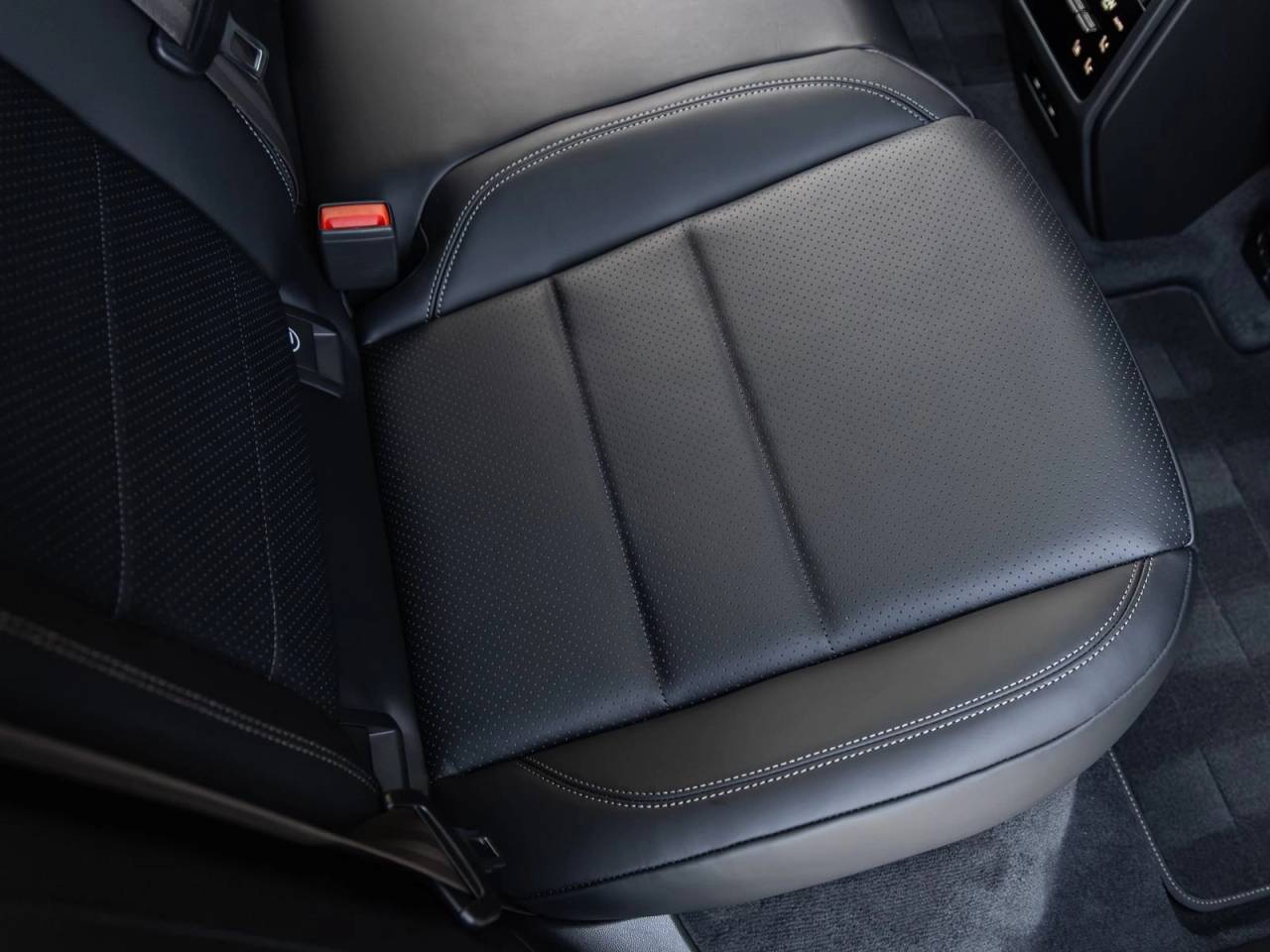 2026 Porsche Macan Macan Turbo Electric
