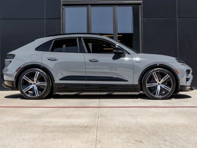 2025 Porsche Macan Electric Turbo