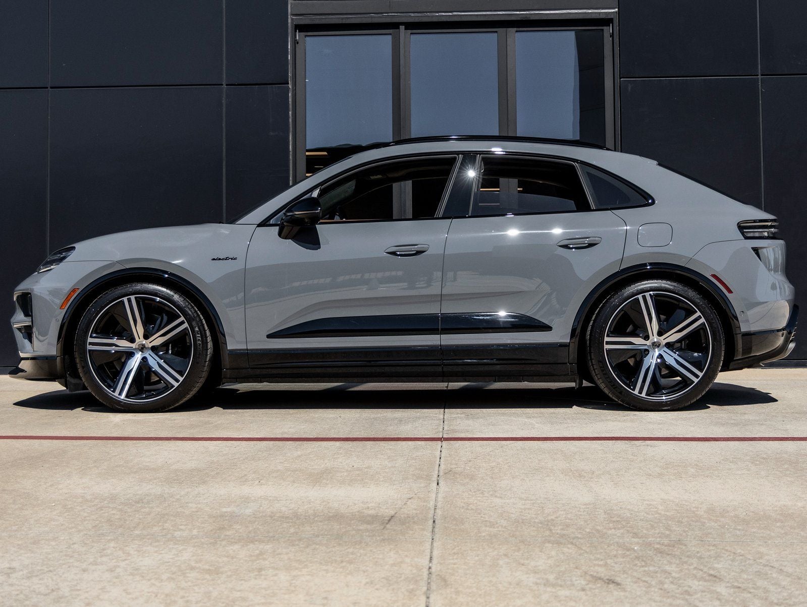 2025 Porsche Macan Electric Turbo