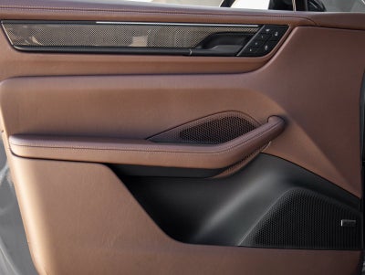 2025 Porsche Macan Electric Turbo