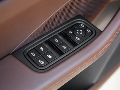 2025 Porsche Macan Electric Turbo