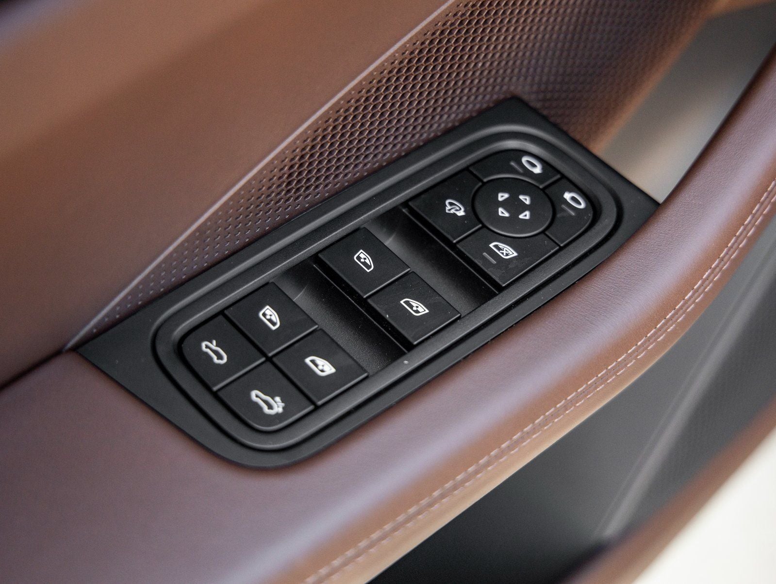 2025 Porsche Macan Electric Turbo