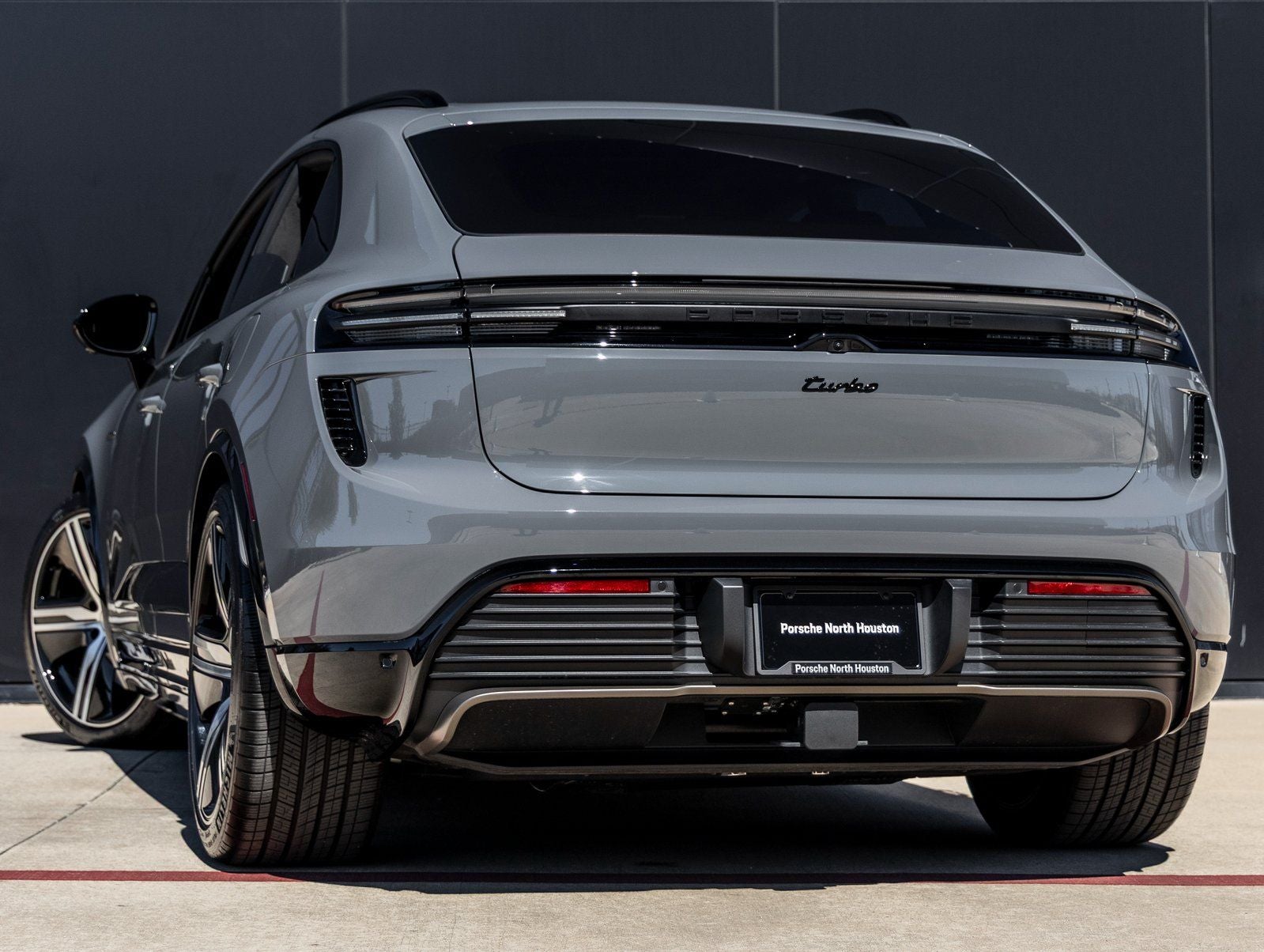 2025 Porsche Macan Electric Turbo