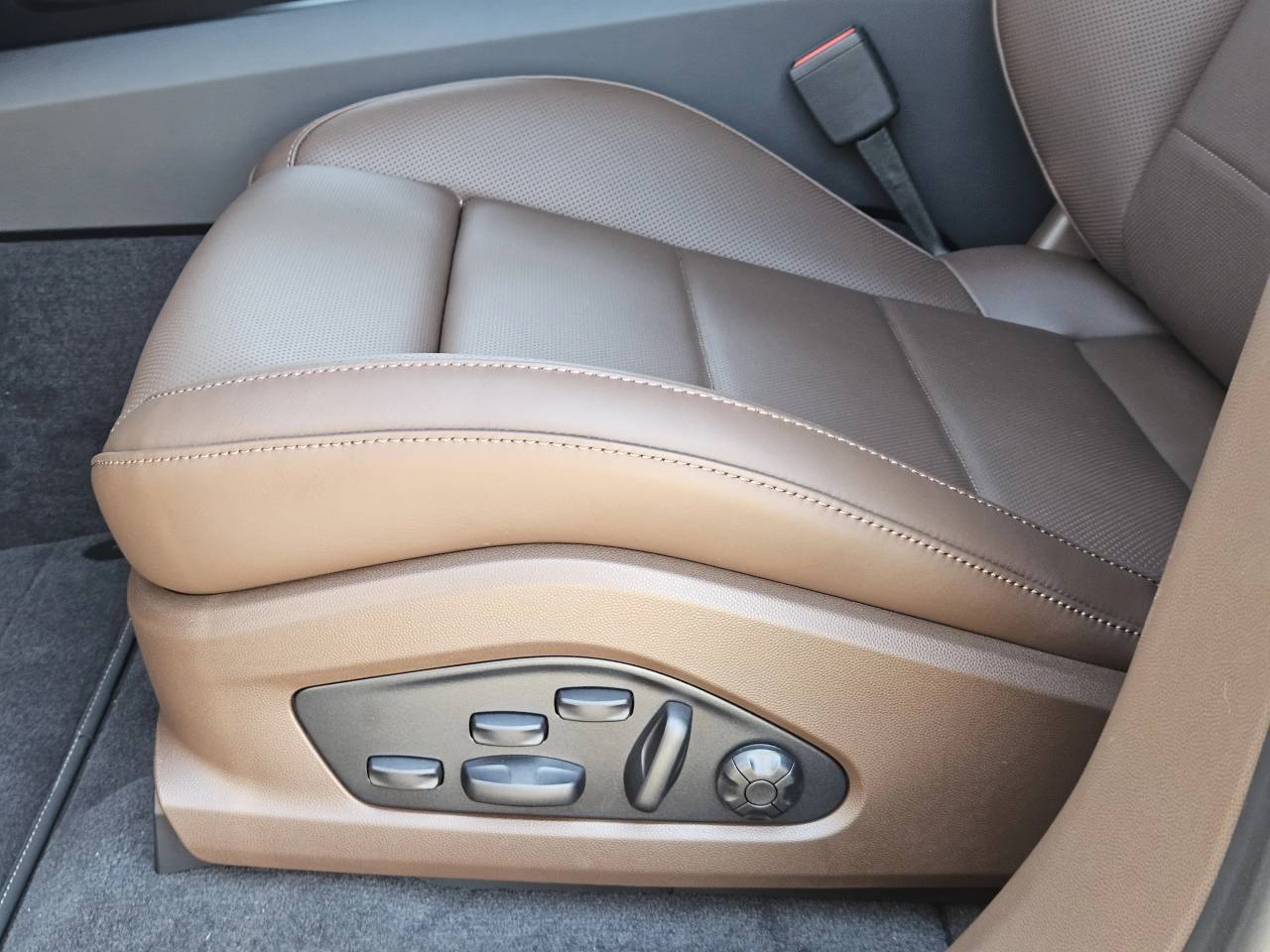 2025 Porsche Macan Electric Macan Turbo Electric