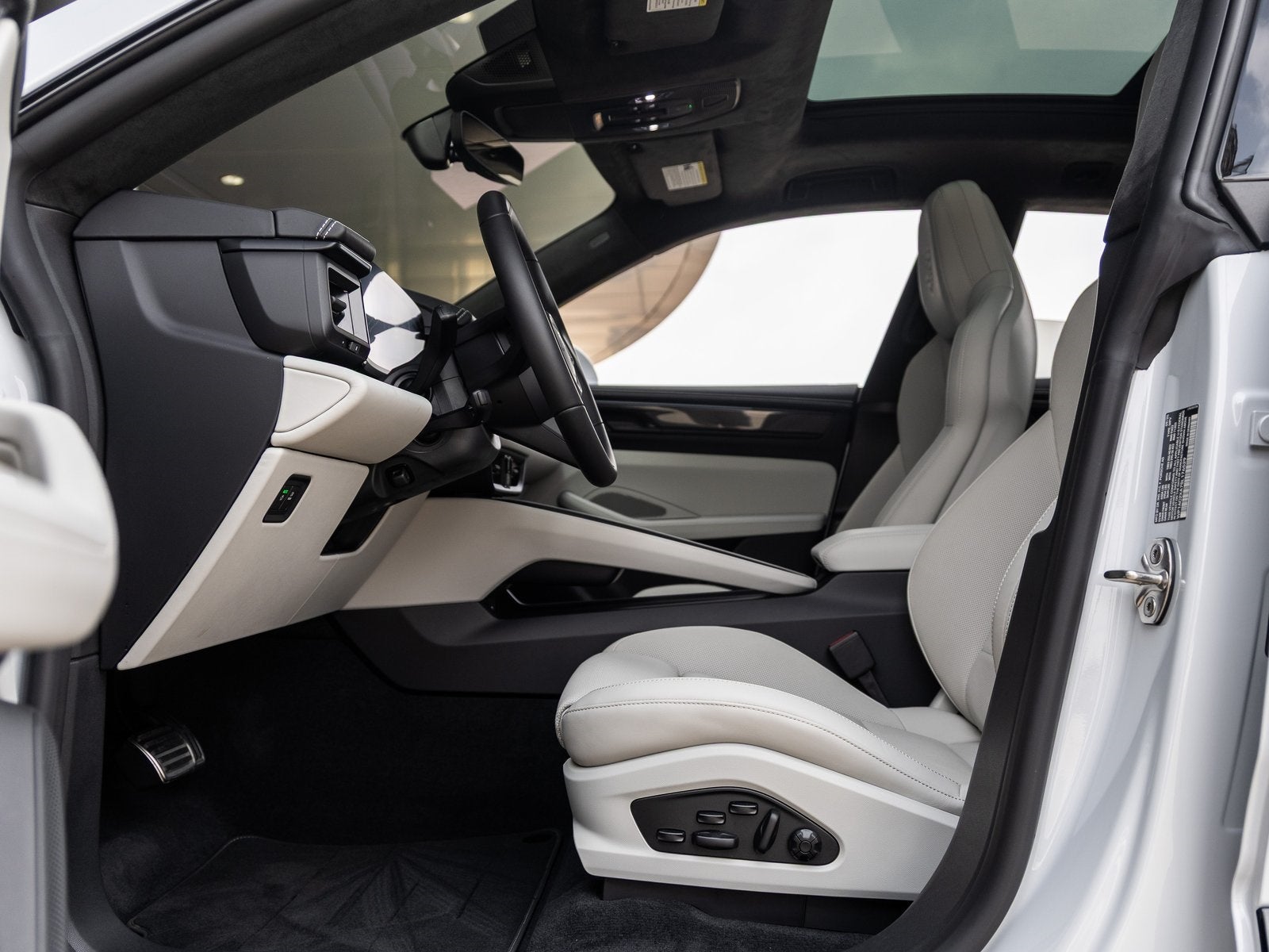 2025 Porsche Macan Electric Macan Turbo Electric