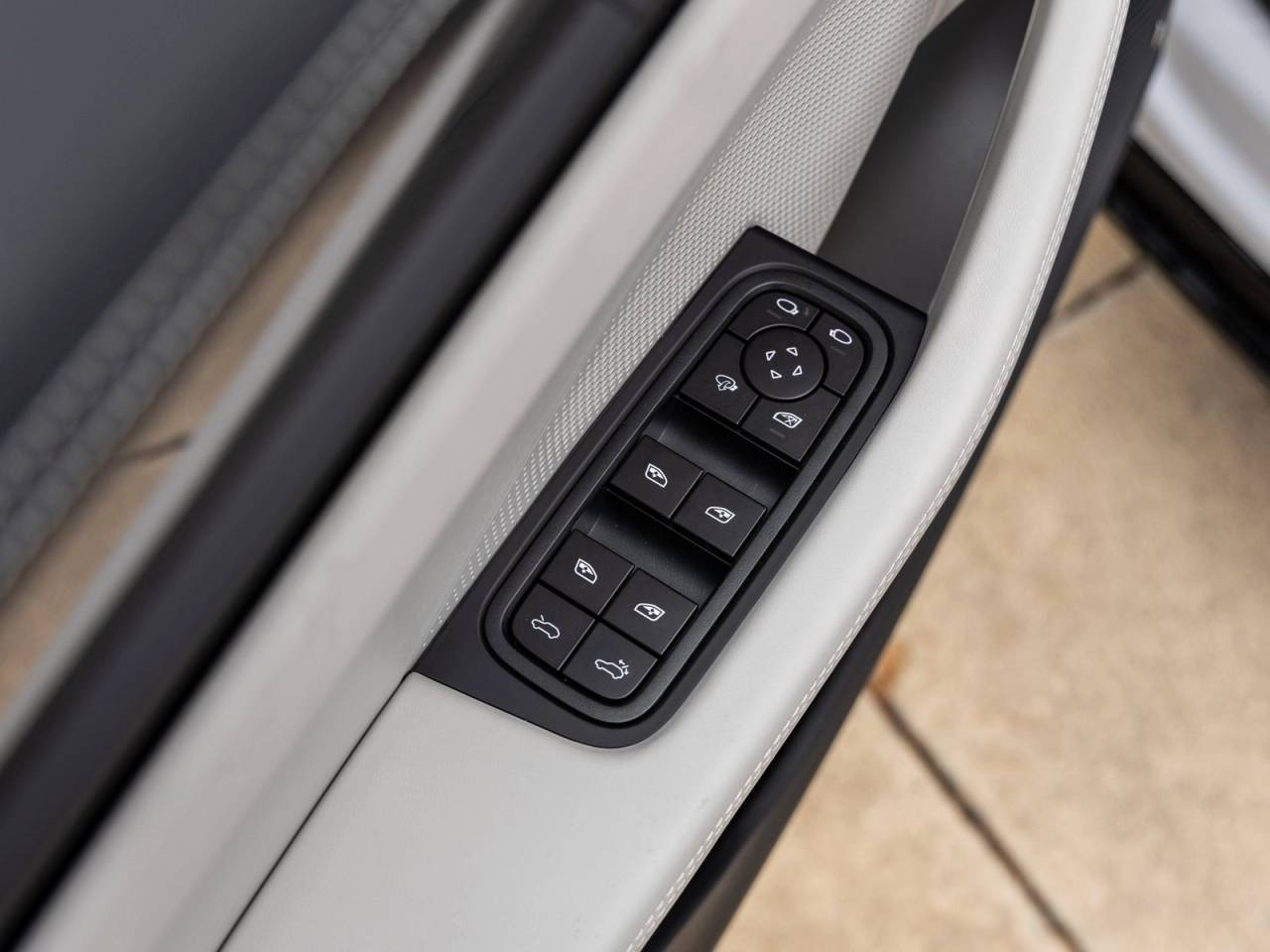 2025 Porsche Macan Electric Macan Turbo Electric