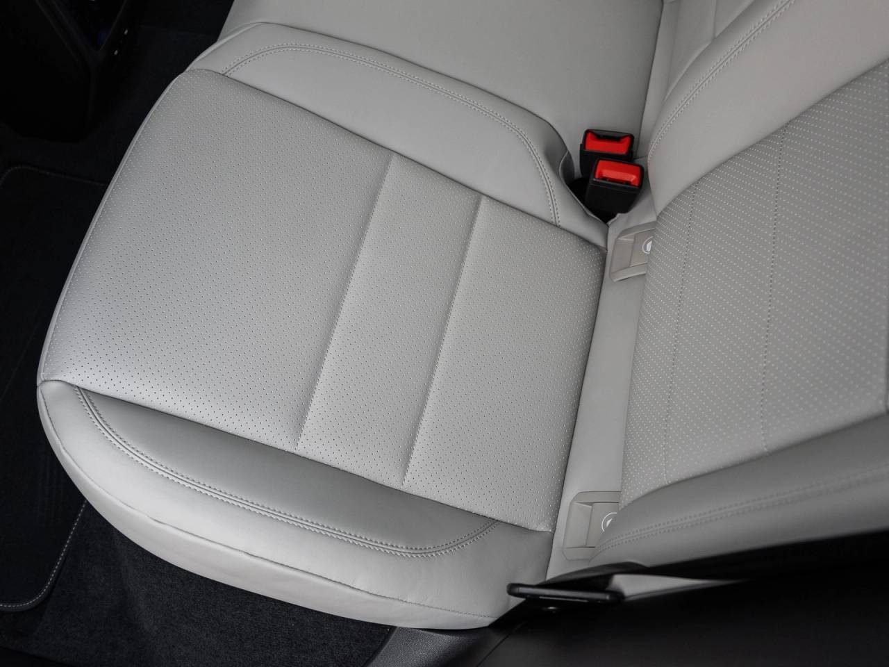 2025 Porsche Macan Electric Macan Turbo Electric