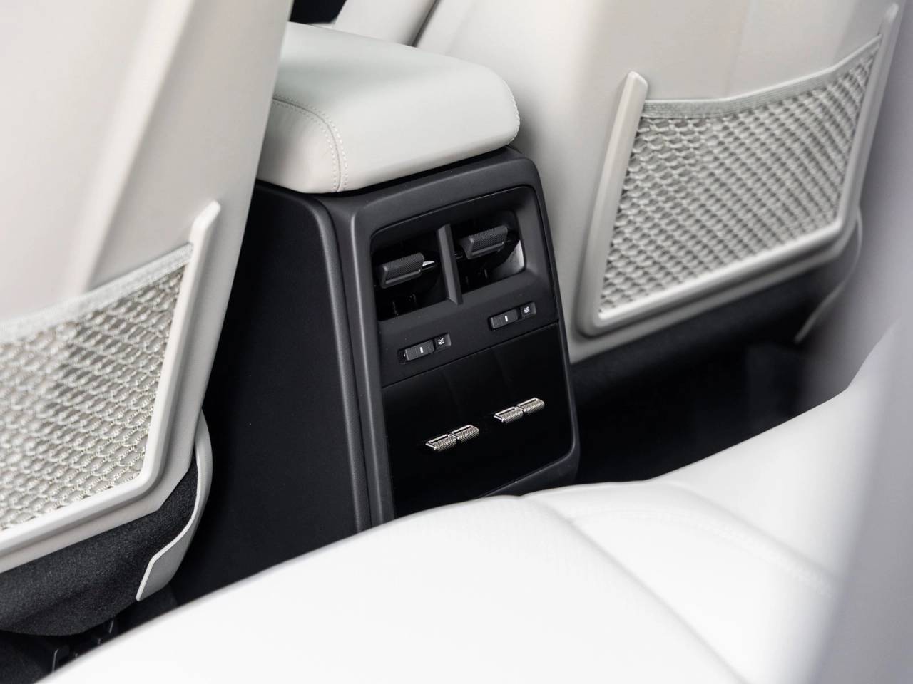 2025 Porsche Macan Electric Macan Turbo Electric