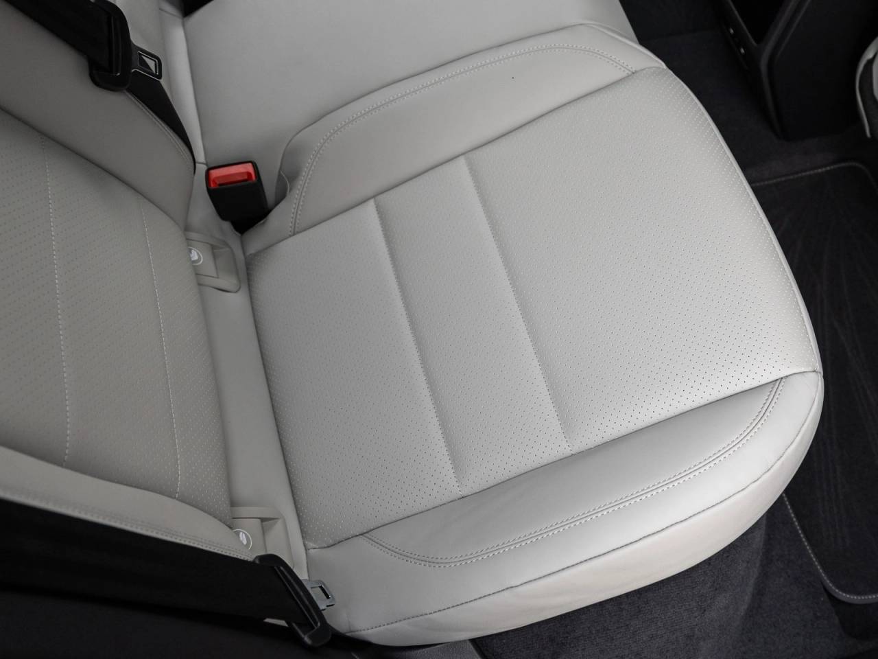 2025 Porsche Macan Electric Macan Turbo Electric