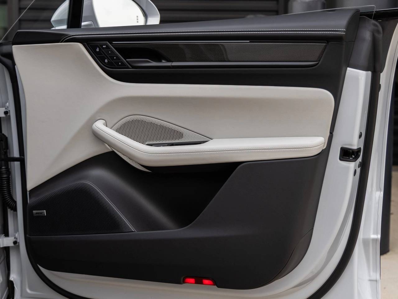 2025 Porsche Macan Electric Macan Turbo Electric