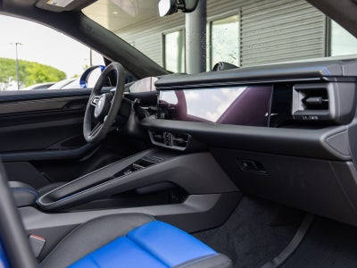 2025 Porsche Macan Turbo Electric