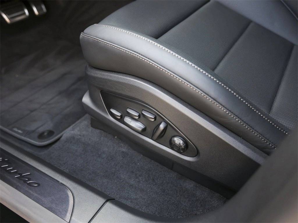 2025 Porsche Macan Turbo Electric