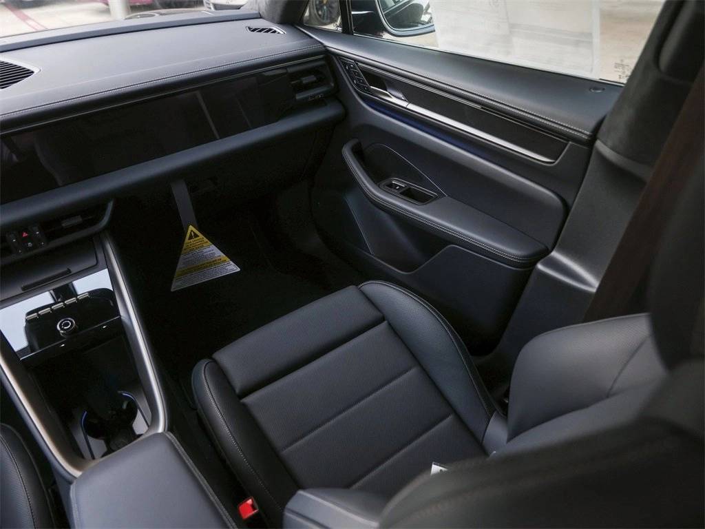 2025 Porsche Macan Turbo Electric