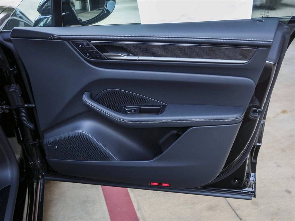 2025 Porsche Macan Turbo Electric