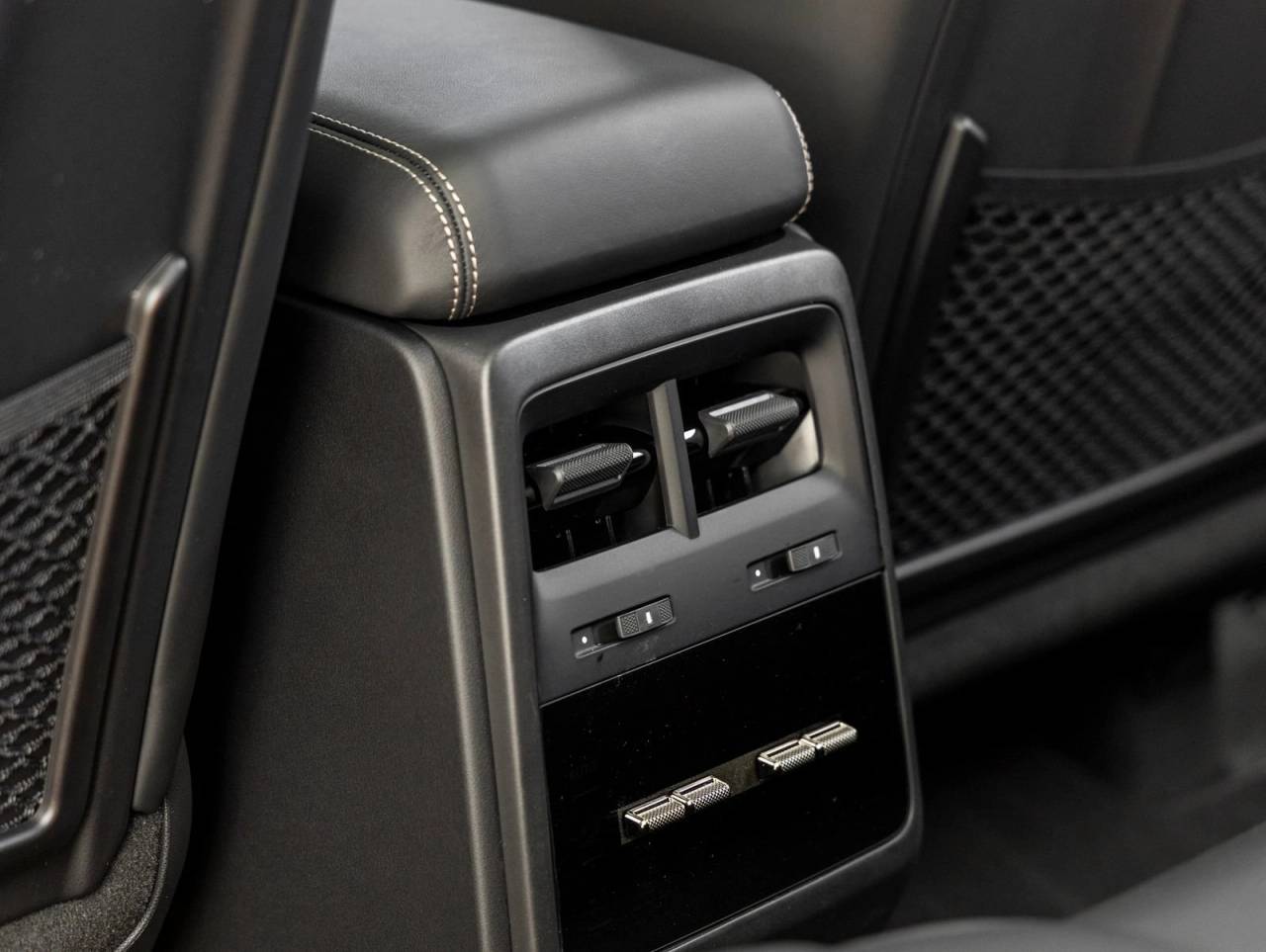 2026 Porsche Macan Macan Turbo Electric