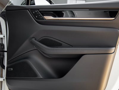 2025 Porsche Macan Electric Electric