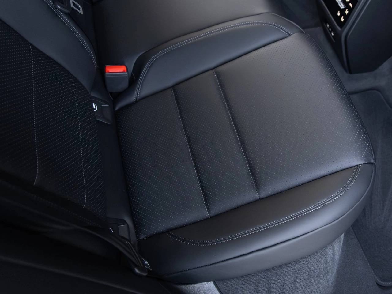 2026 Porsche Macan Macan Electric