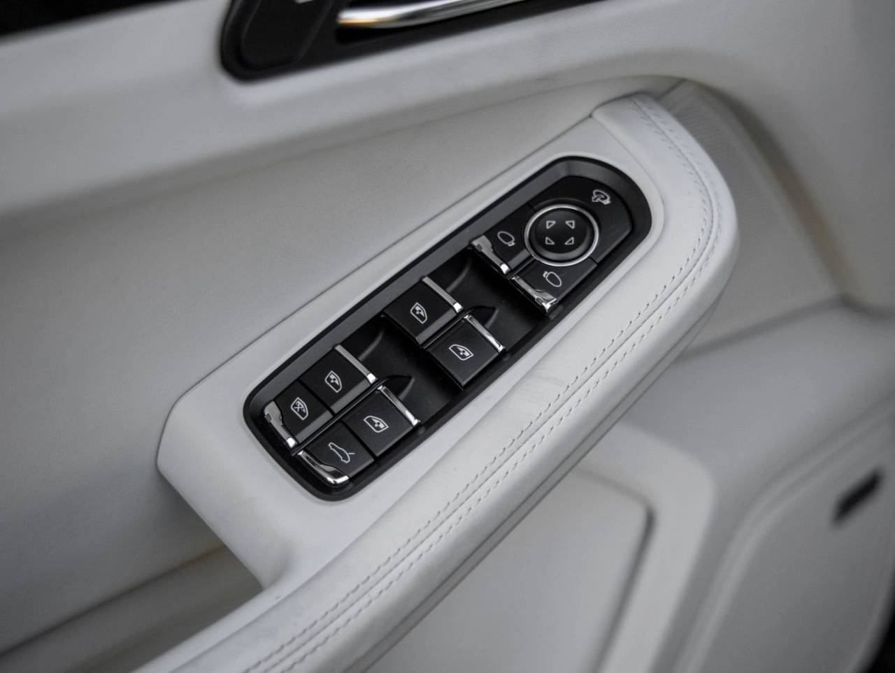 2025 Porsche Macan Macan GTS