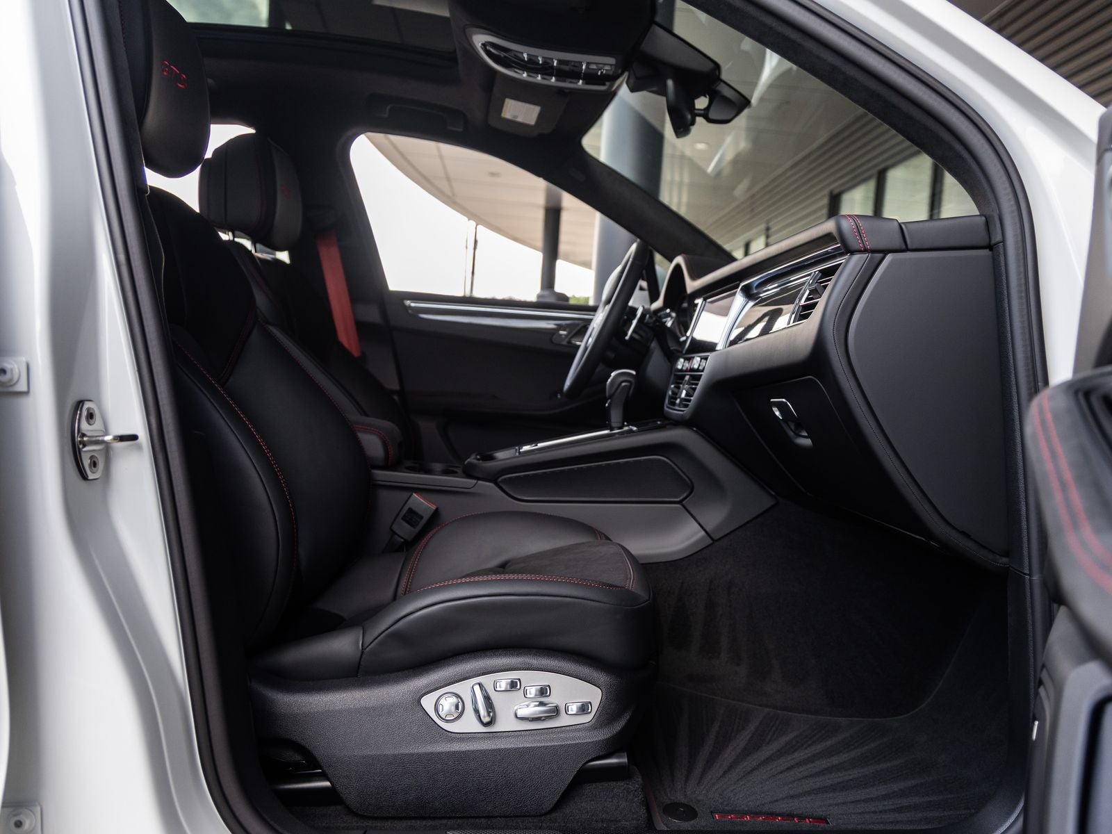 2026 Porsche Macan Macan GTS