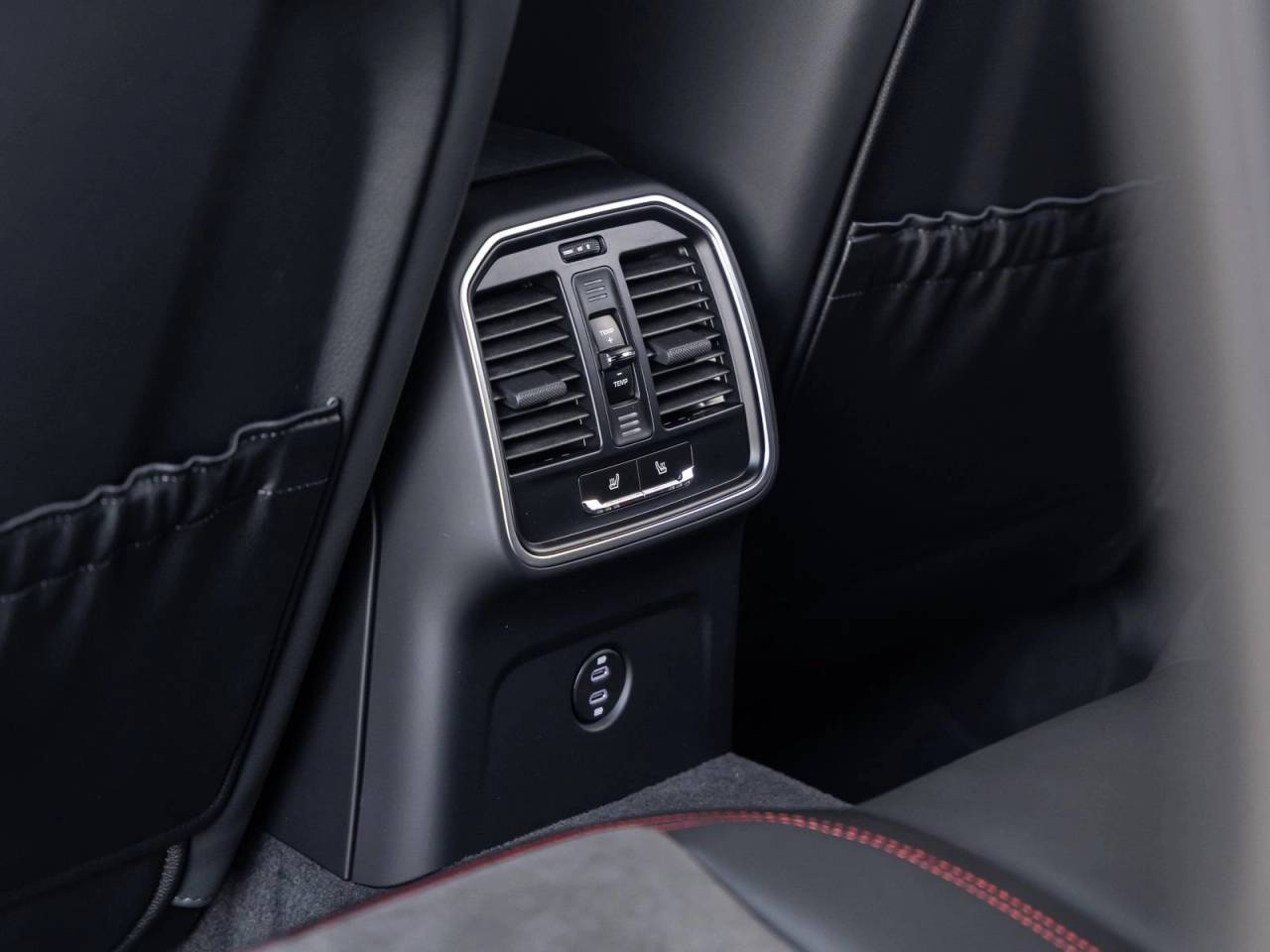 2026 Porsche Macan Macan GTS
