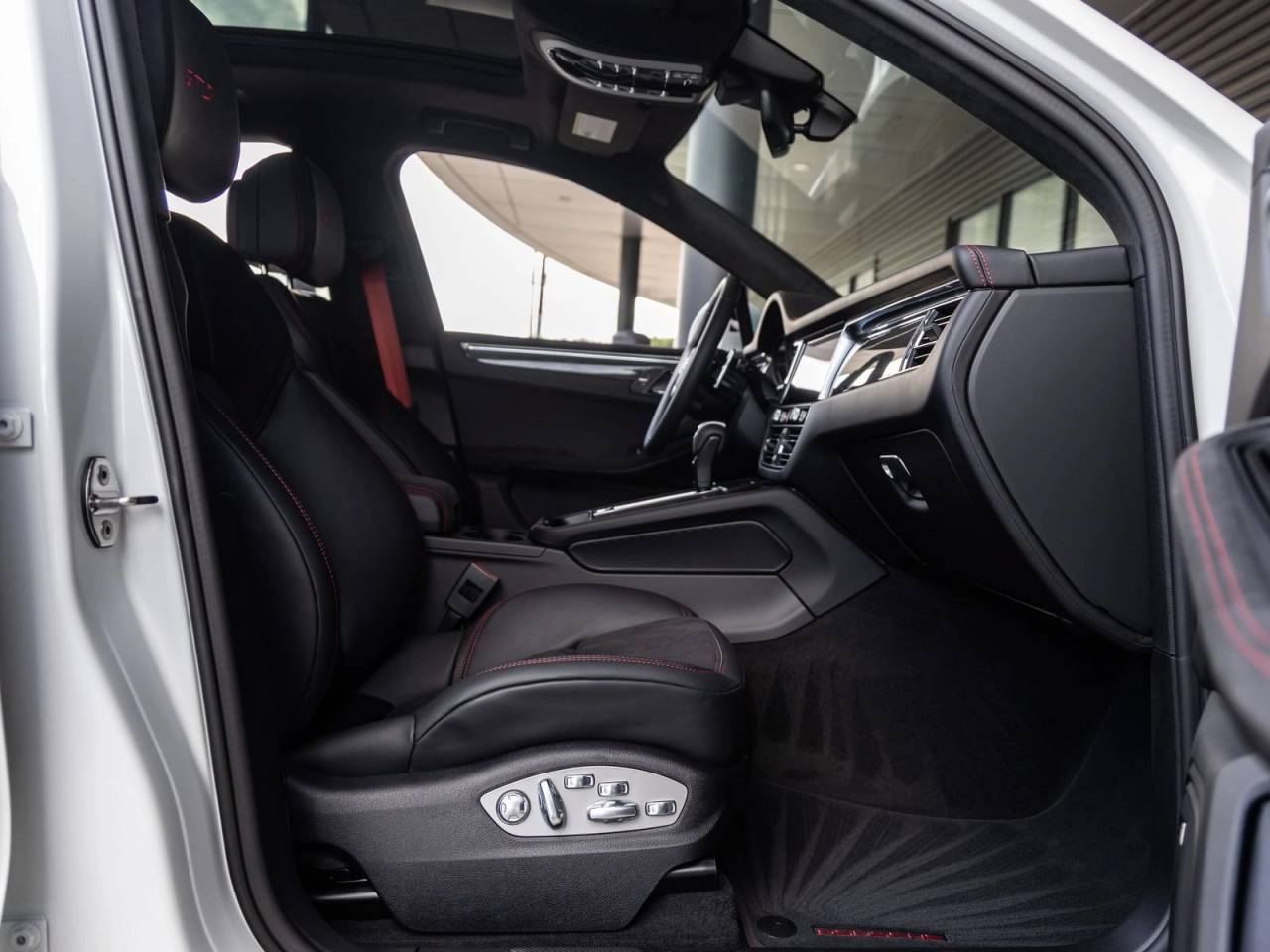 2026 Porsche Macan Macan GTS