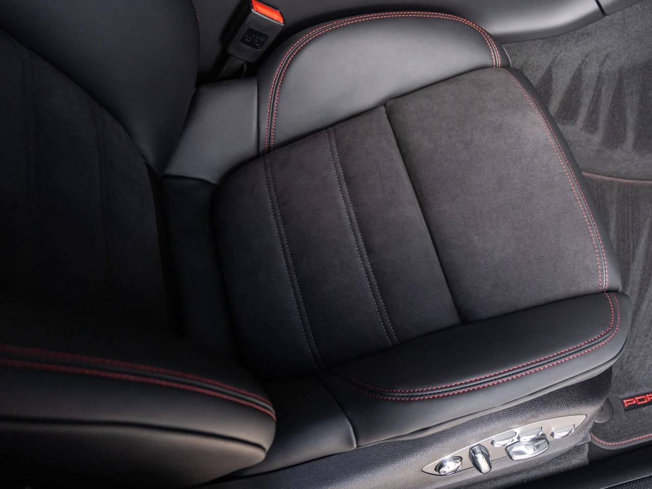2026 Porsche Macan Macan GTS
