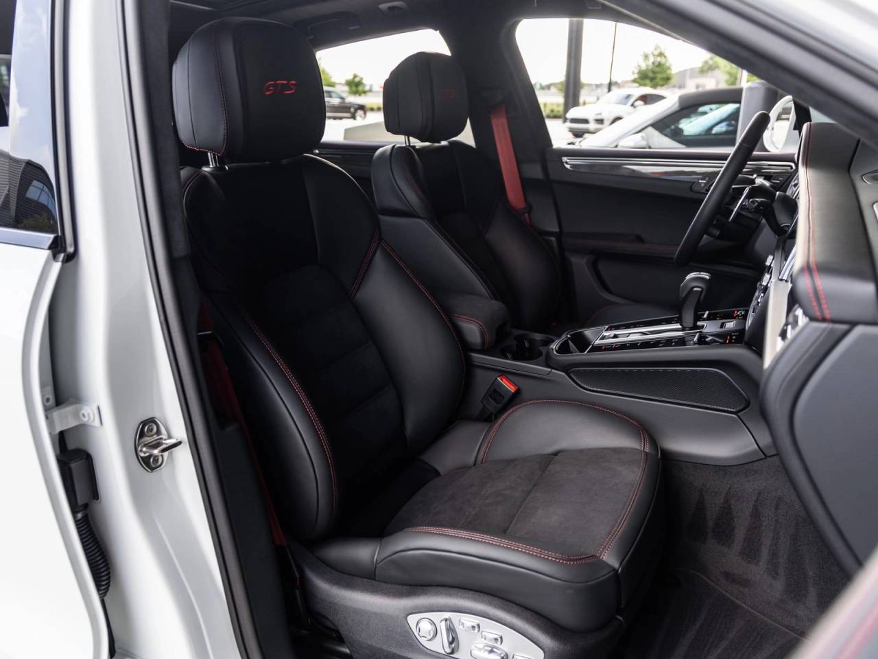 2026 Porsche Macan Macan GTS