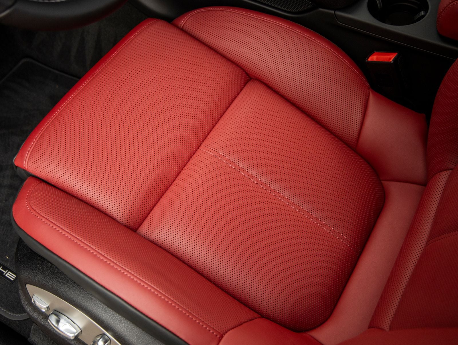 2026 Porsche Macan Macan GTS