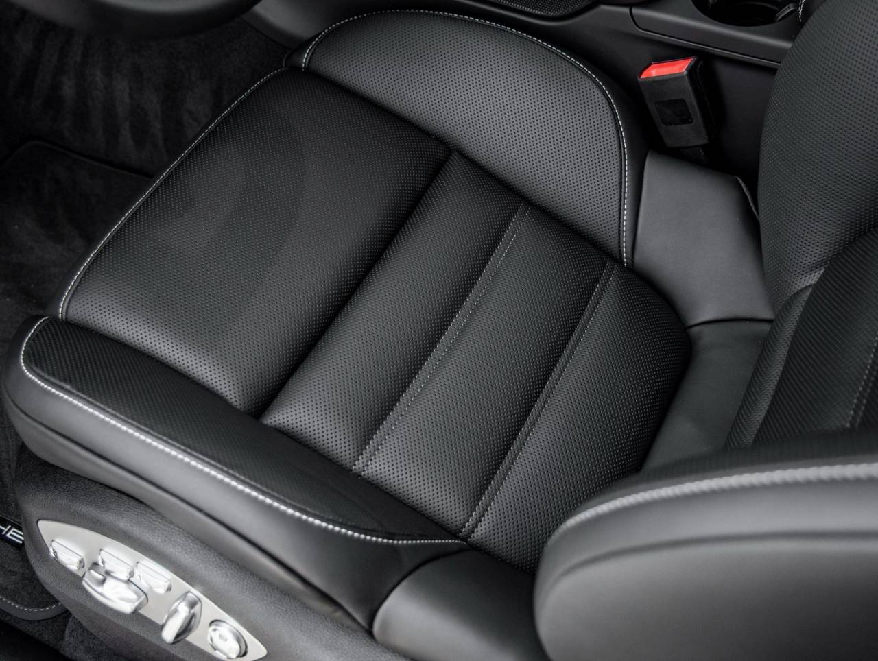 2026 Porsche Macan Macan GTS