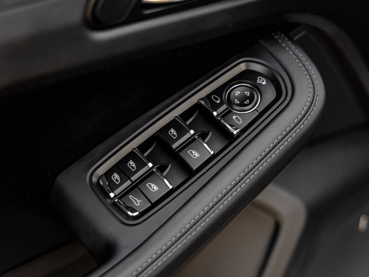 2024 Porsche Macan Macan GTS (MY24)