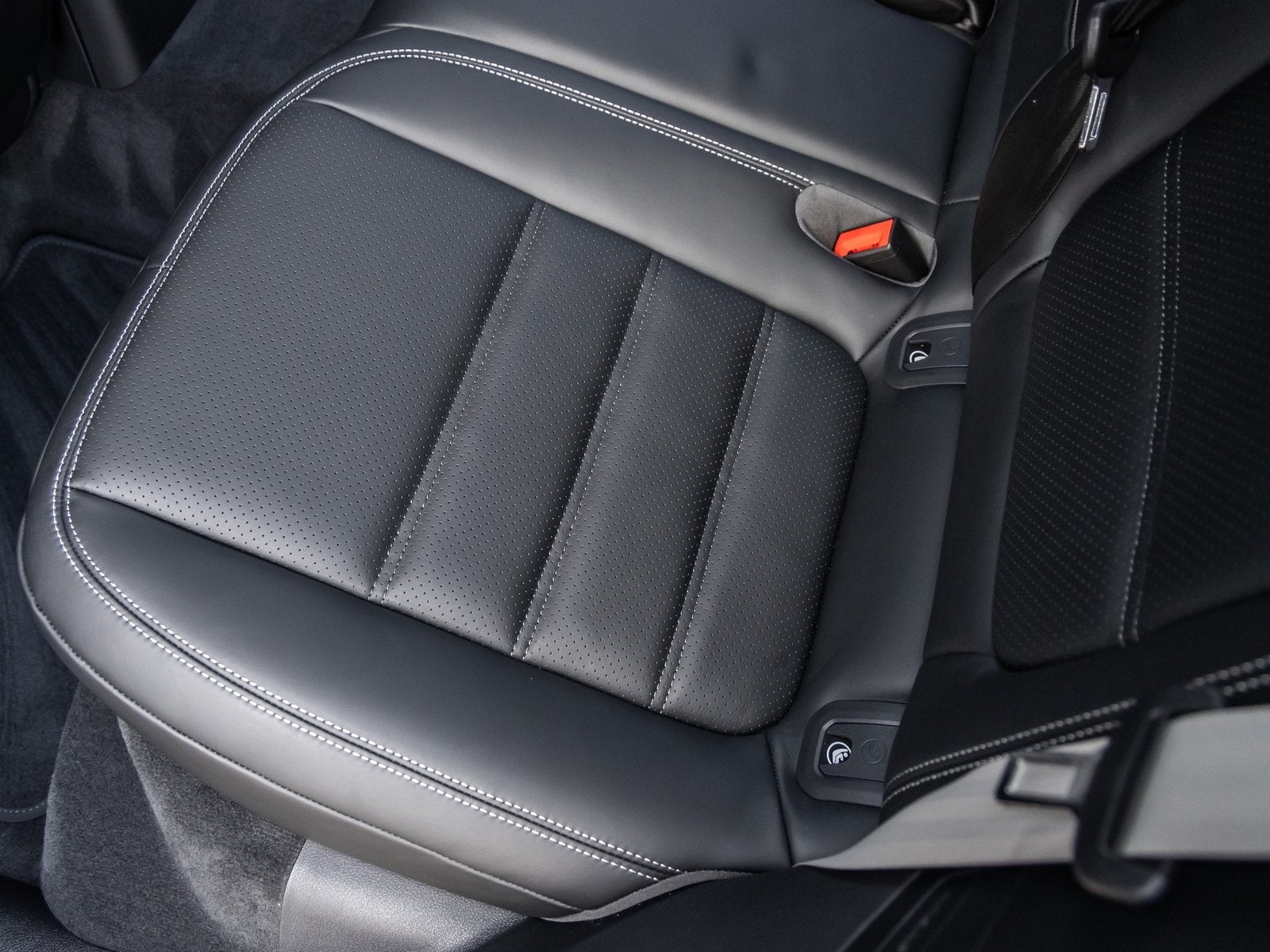 2026 Porsche Macan Macan GTS