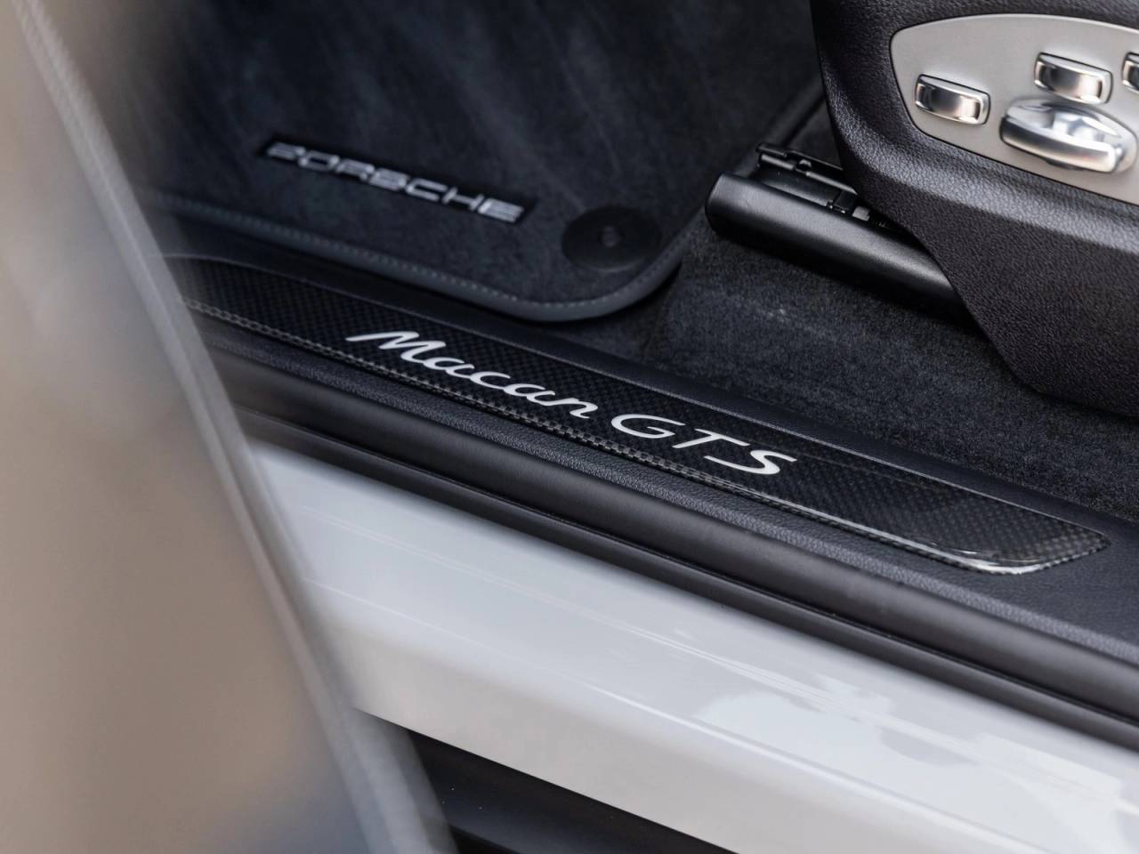 2026 Porsche Macan Macan GTS