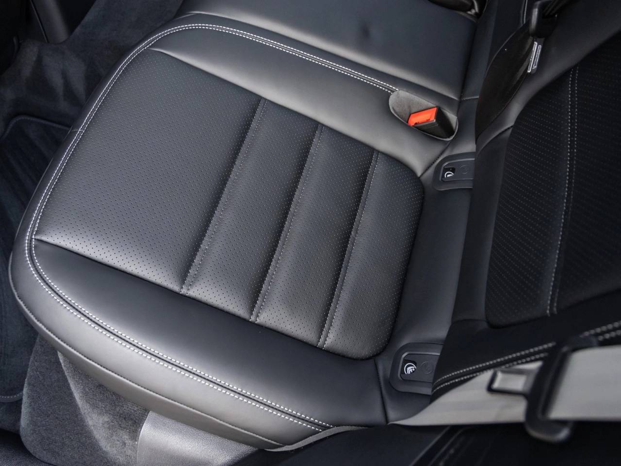 2026 Porsche Macan Macan GTS