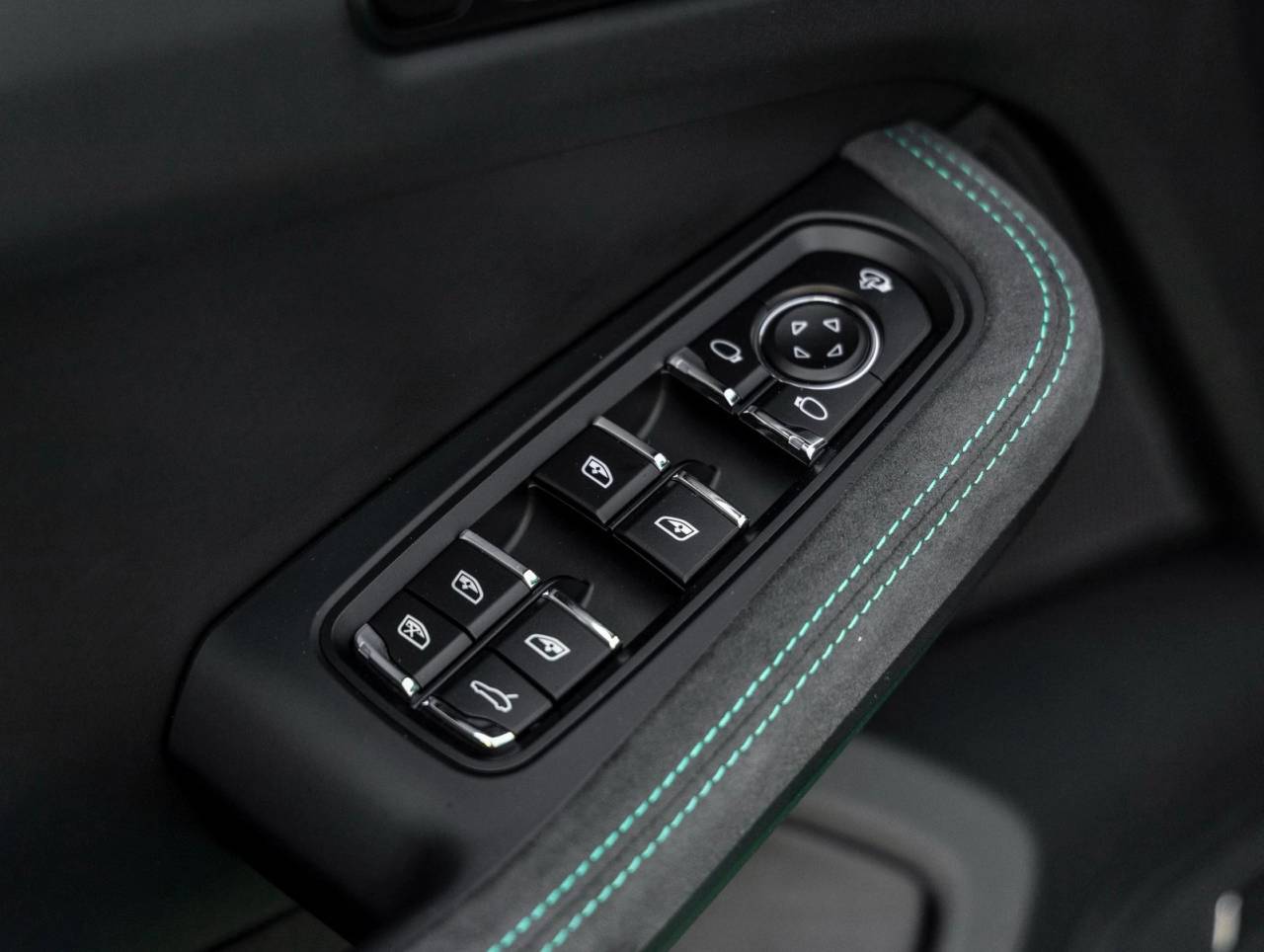 2026 Porsche Macan Macan GTS